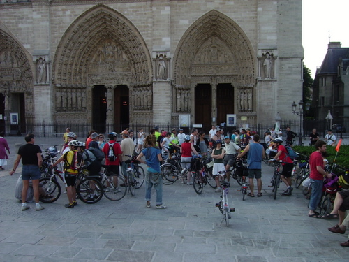 rassemblement à Paris Notre-Dame