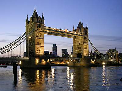 Paris-Londres_Tower_Bridge.jpg