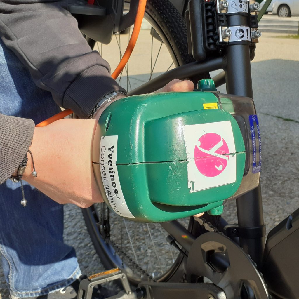 Marquage d'un vélo avec une graveuse à micro-percussion