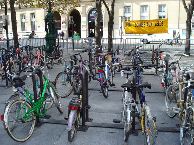 Bourse aux vélos Place Saint Sulpice, Octobre 2008
